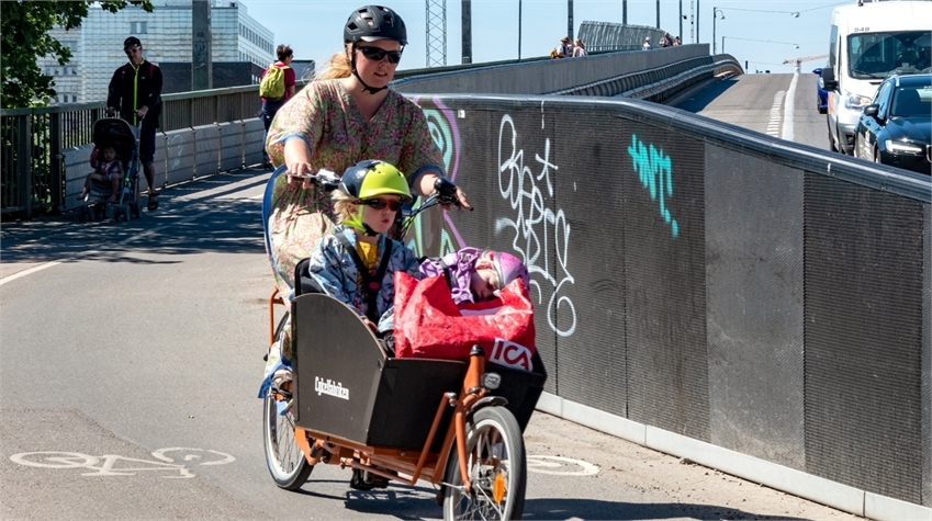 Om projektet - Förälder som kör sitt barn i lådcykel