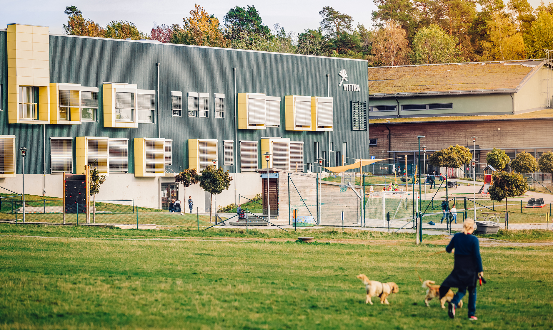 I Ursvik finns det många barn – och flera skolor att välja på, exempelvis Vittra Brotorp och nybyggda Kymlingeskolan.
