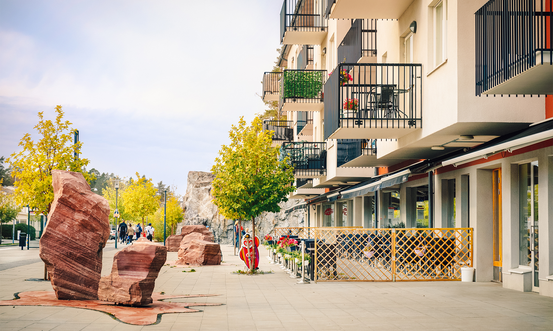 I Ursvik finns idag flera restauranger och kaféer. Runt nya Ursviks torg kommer ännu flera matställen.