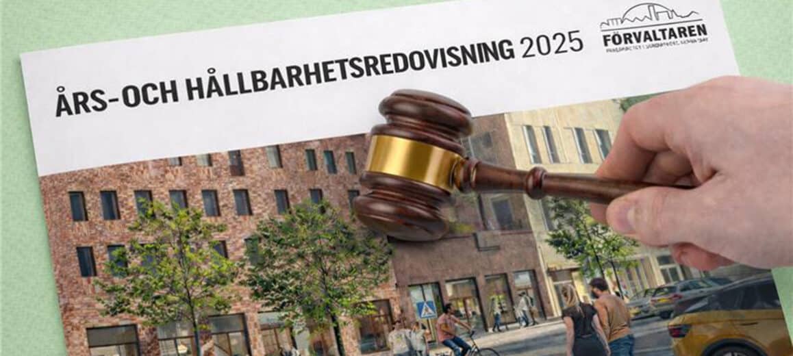En hand är redo att klubba Förvaltarens redovisning för 2025.